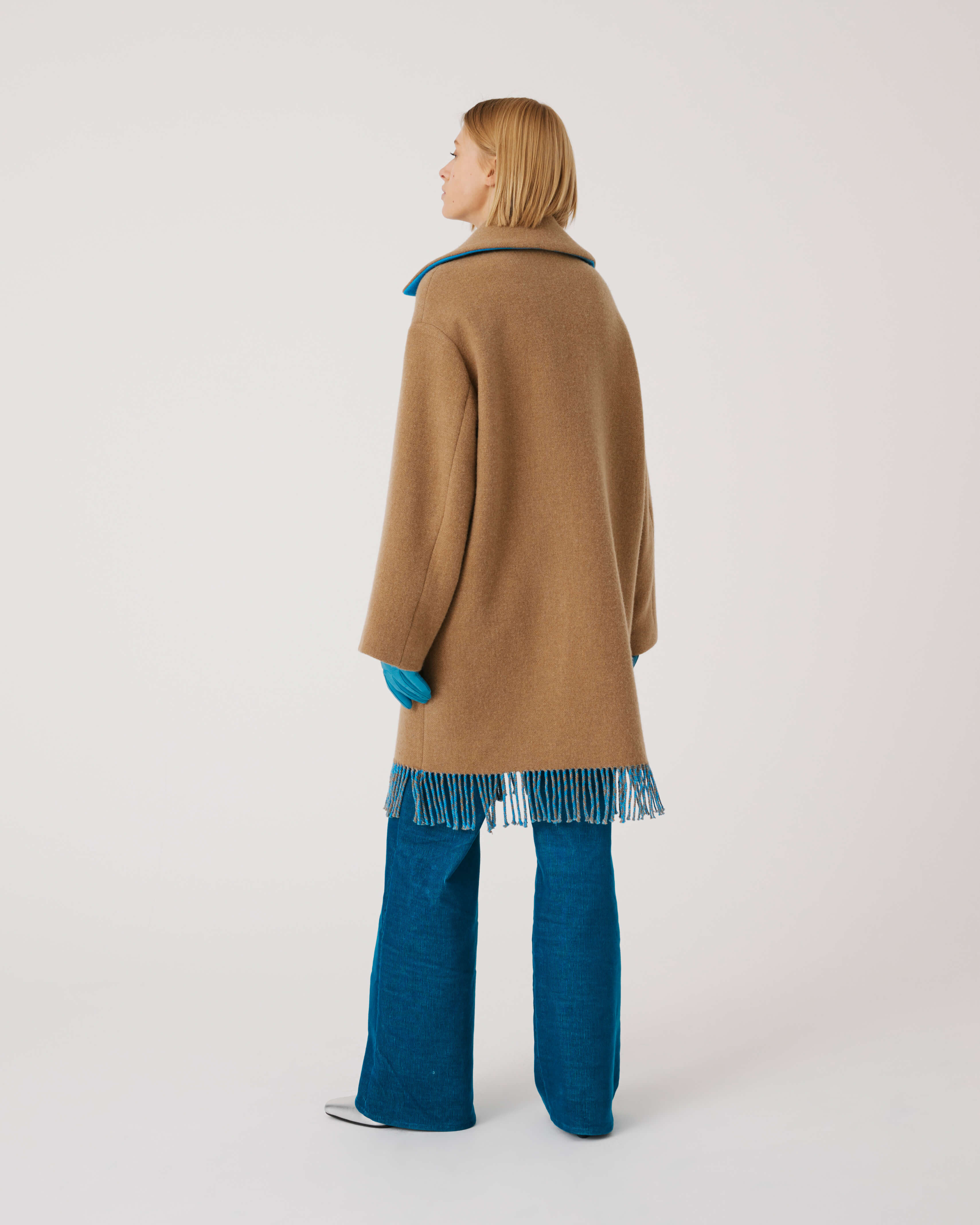 COAT WITH FRINGES AT THE BOTTOM