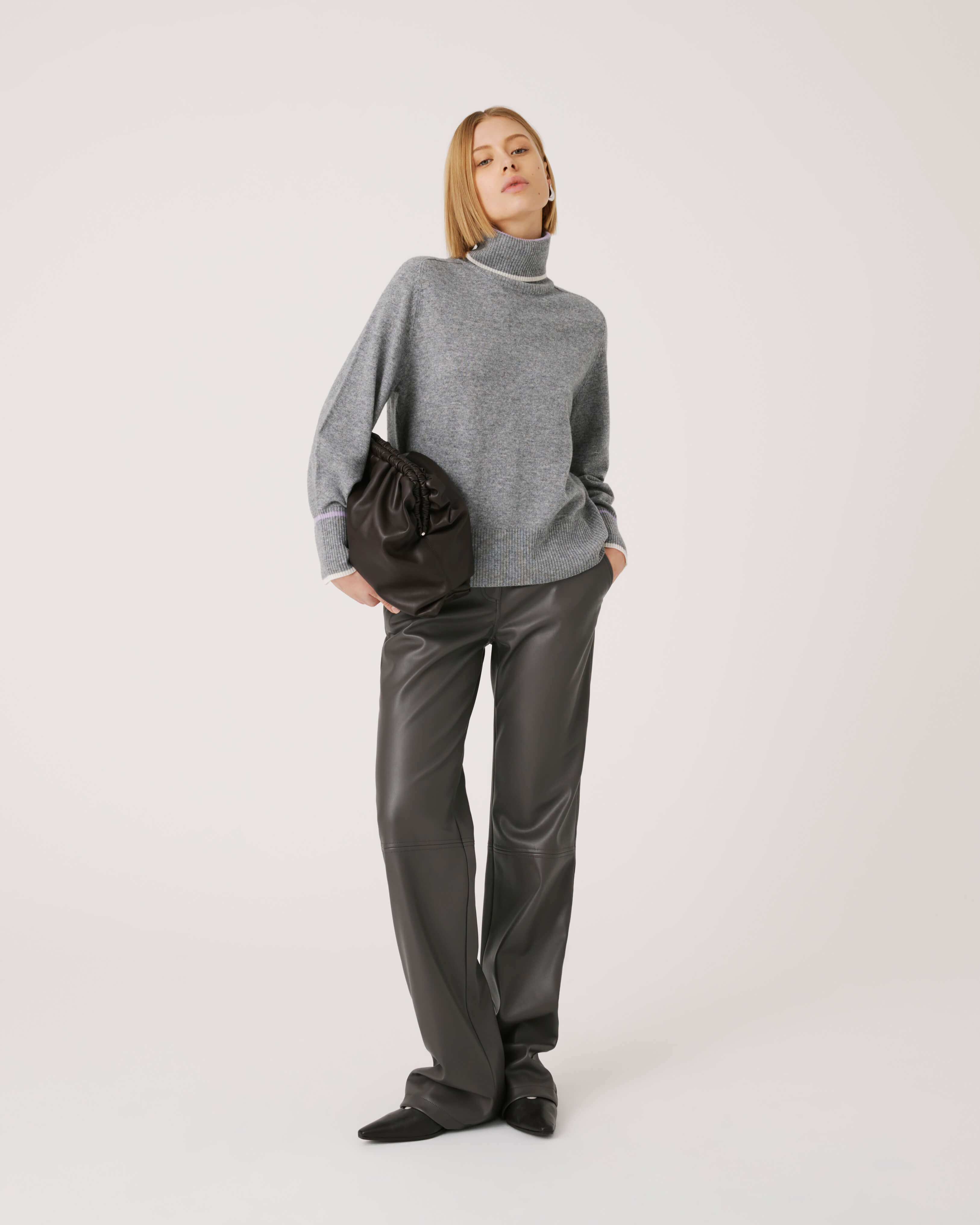 TURTLENECK SWEATER IN CASHMERE BLEND