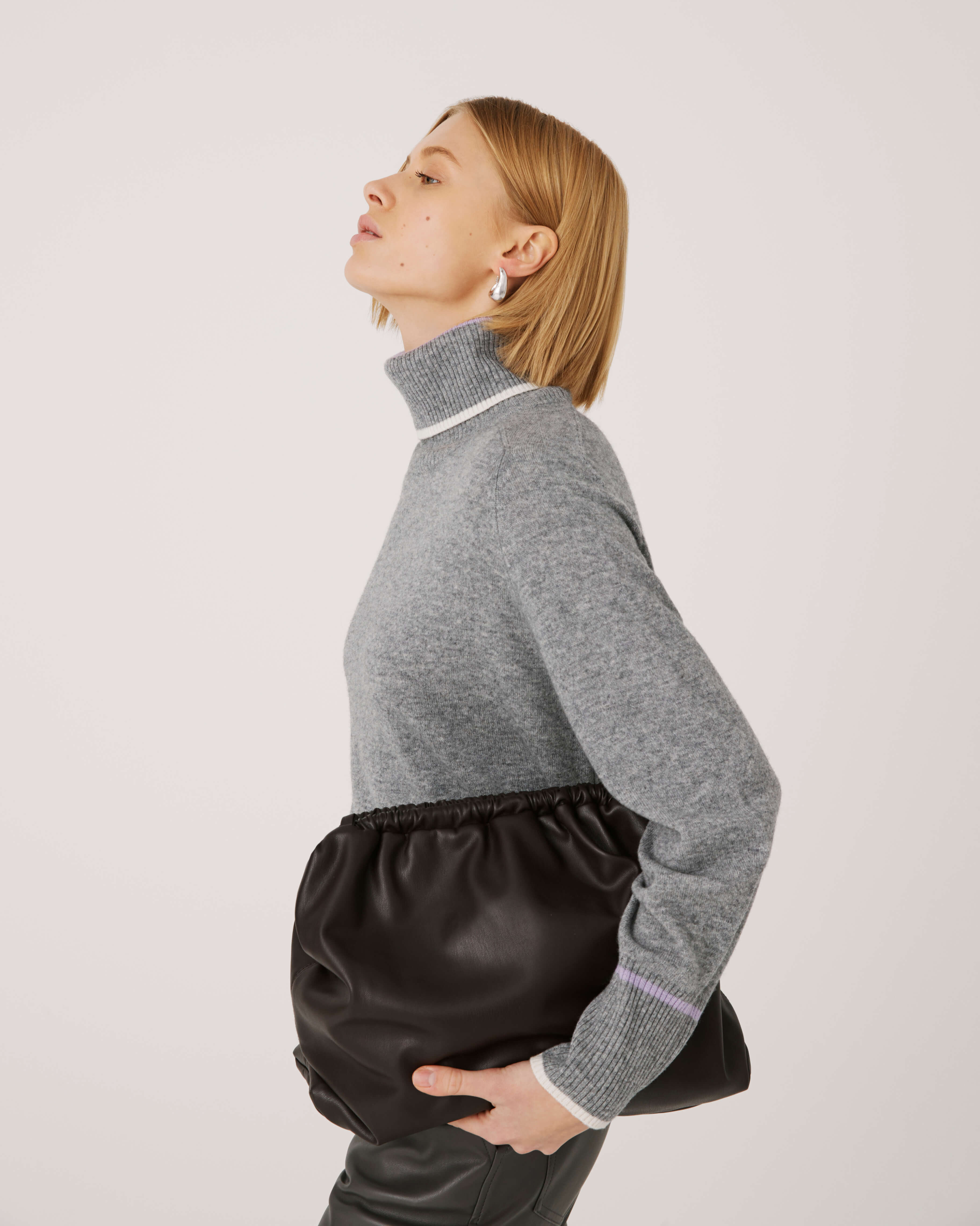 TURTLENECK SWEATER IN CASHMERE BLEND